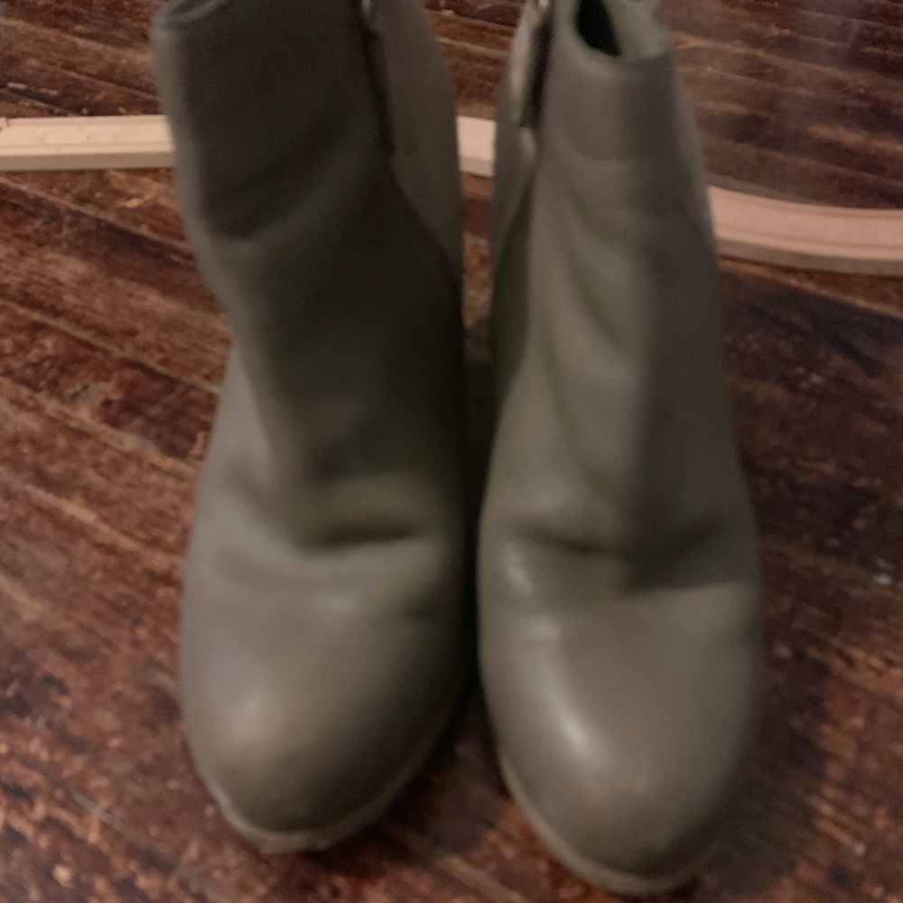 Shoe